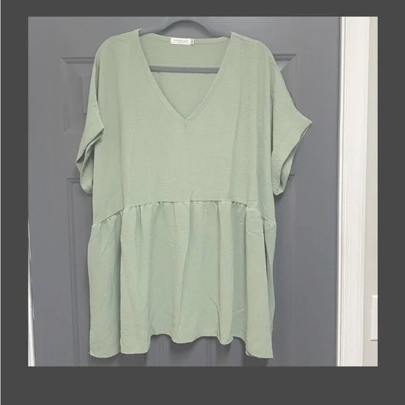 Chicsoul casual chic Boho wide eyed gaze babydoll style top in sage size 1X NWOT - Picture 3 of 6